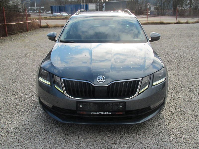 Škoda Octavia 2.0 TDI - fotka 2 z 18