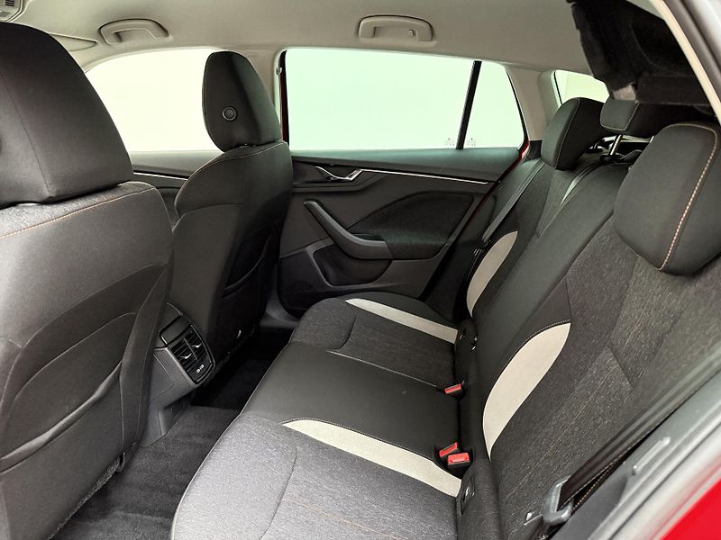 Škoda Scala 1.5 TSI 110kW Style - fotka 10 z 11