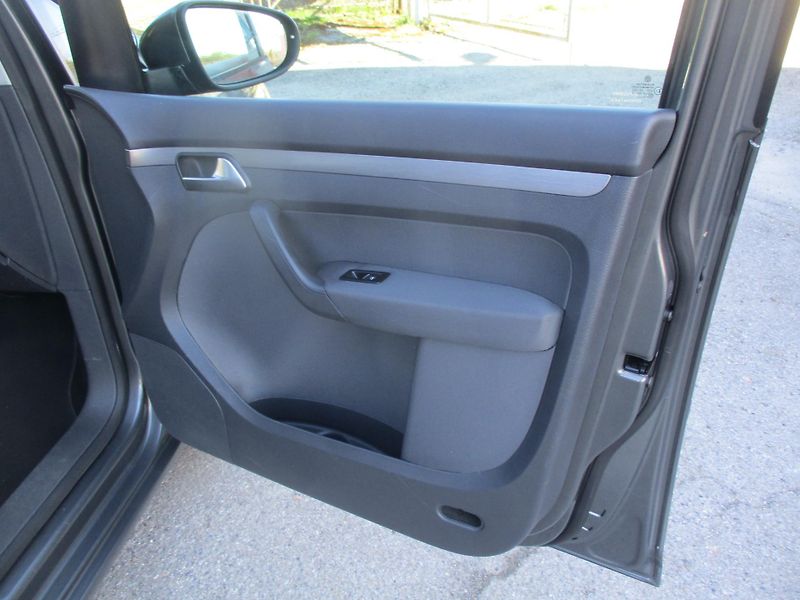 Volkswagen Touran 1,6 TDi CL BlueMotion*TAŽ.ZAŘ. - fotka 25 z 46