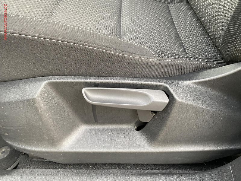 Volkswagen Touran (2017) 1.6 TDi, STK11/27 - fotka 14 z 19