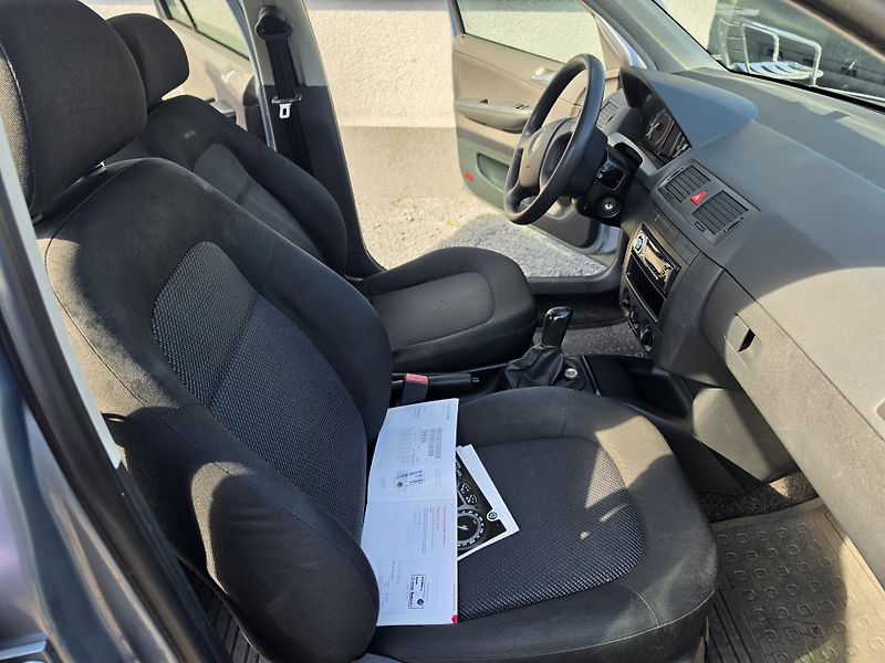 Škoda Fabia 1.2 12V HTP 47kw TZ - fotka 18 z 37