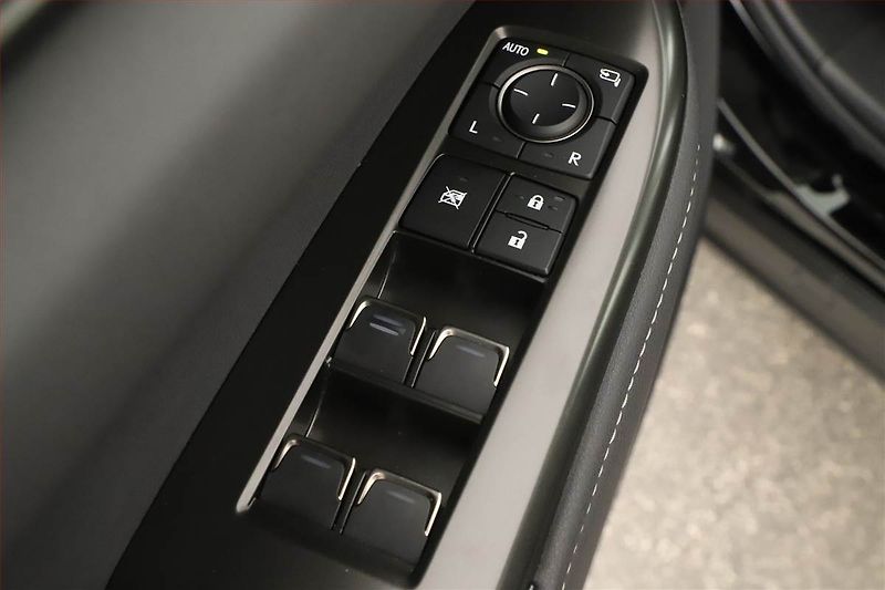 Lexus NX 200t (2023) 350h - fotka 17 z 18
