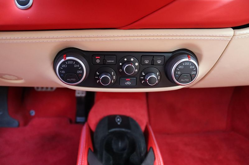 Ferrari 488 (2019) 488 GTB | 1. Majitel | ČR  - fotka 51 z 75