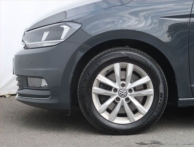 Volkswagen Touran (2018) Highline 2.0 TDI, Serv.kniha - fotka 14 z 19