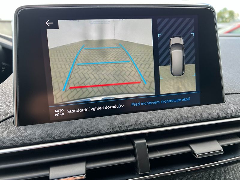 Peugeot 5008 (2019) 1.2PT 96kW ALLURE+ 7-míst - fotka 32 z 38