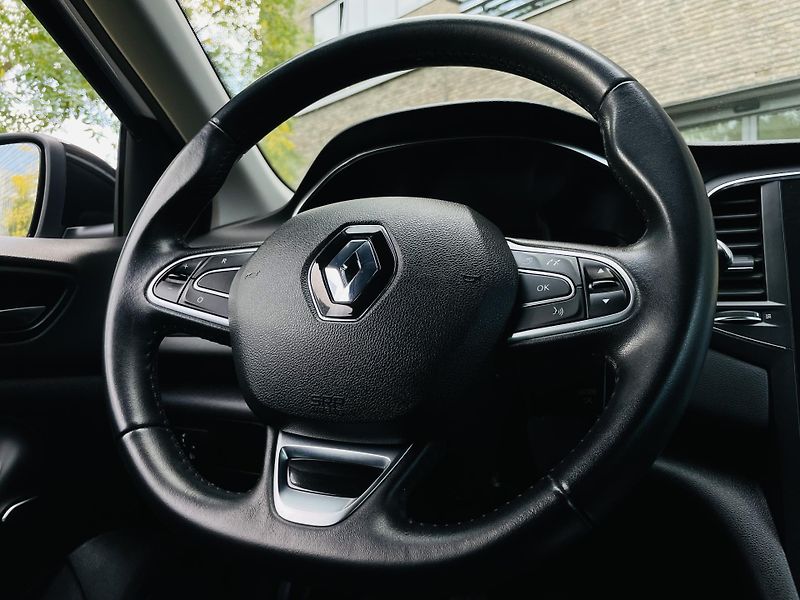 Renault Mégane 1.5dCI MANUÁL TAŽNÉ SERVISKA - fotka 33 z 44