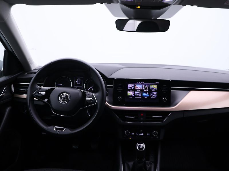 Škoda Scala 1,5 TSI 110kW Style CZ 1.Maj. - fotka 24 z 31