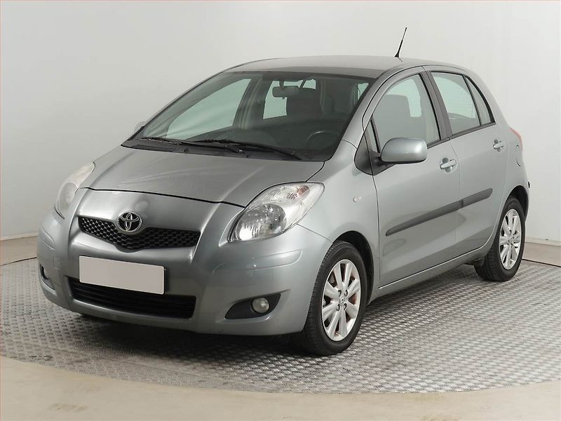 Toyota Yaris (2009) 1.33 Dual VVT-i, Serv.kniha - fotka 2 z 18