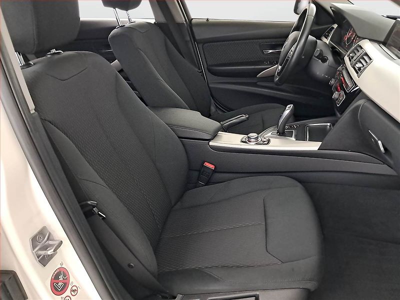 BMW Řada 3 (2017) 318 d, Automat, Navi, Tempomat - fotka 9 z 24