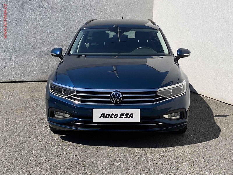 Volkswagen Passat (2020) 2.0 TDi, Highline, DSG, LED - fotka 2 z 19