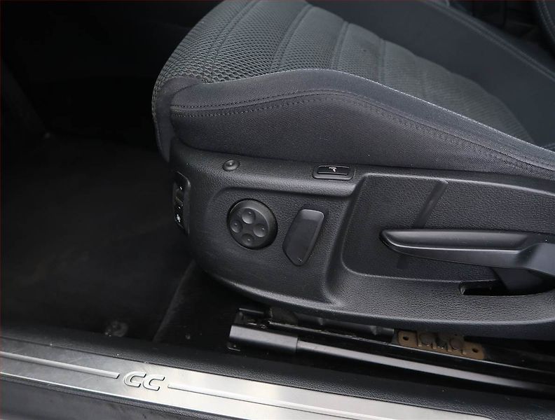 Volkswagen CC (2012) 2.0 TDI, Serv.kniha, Xenony - fotka 18 z 23