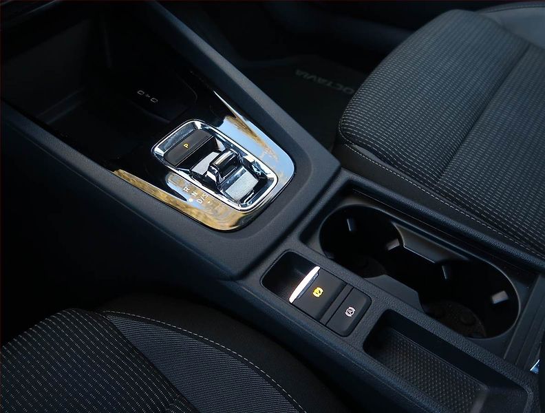 Škoda Octavia (2021) Ambition 1.5 TSI e-tec - fotka 13 z 21