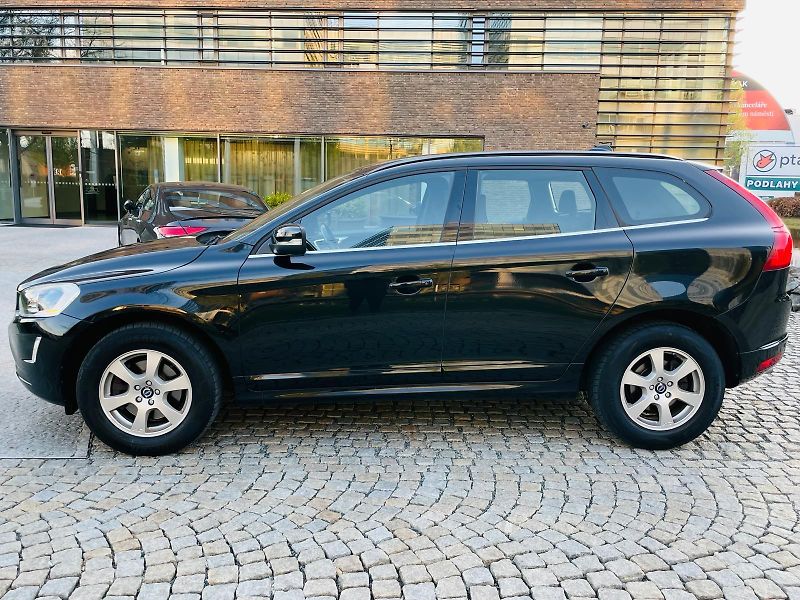 Volvo XC60 2.0D 5VÁLEC AUT TAŽNÉ VÝHŘEV - fotka 20 z 50