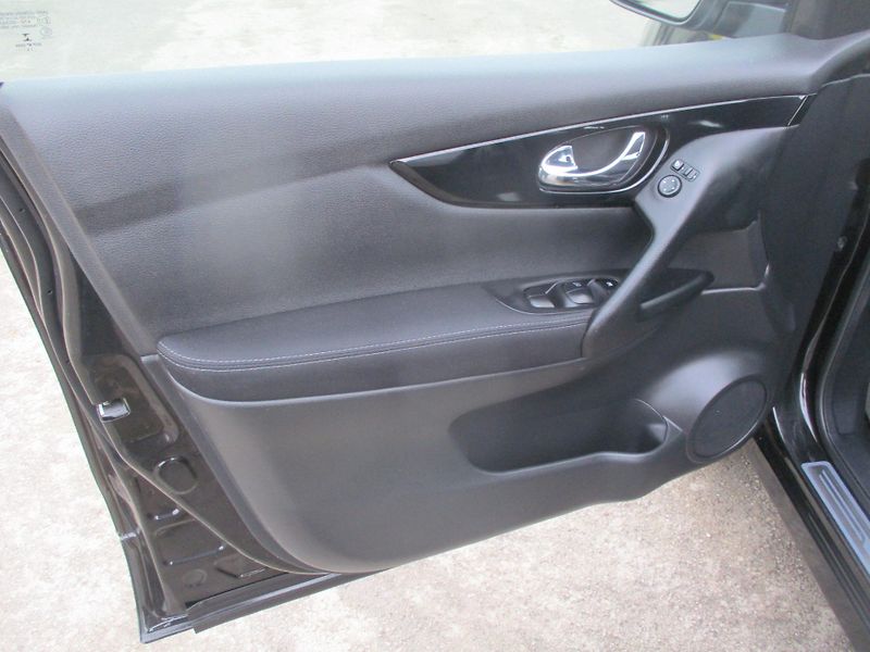 Nissan Qashqai 1.6DIG-T 120kW NAVI VÝHŘEV - fotka 12 z 43