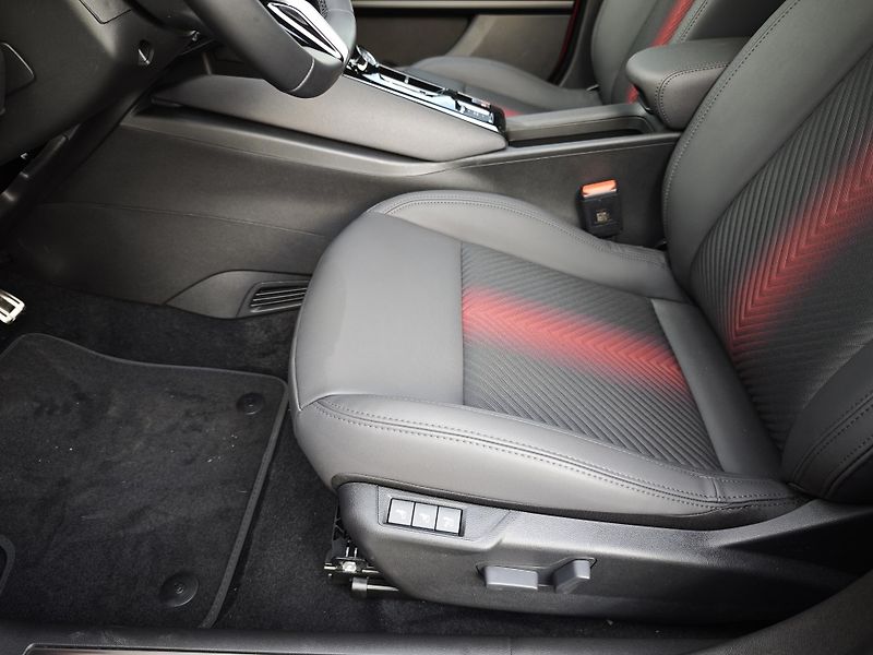 Alfa Romeo Junior (2026)  Elettrica Speciale 156PS 54kW - fotka 22 z 43