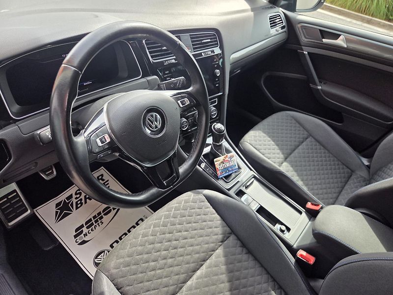 Volkswagen Golf (2018) 1.4 TSI R-LINE - fotka 8 z 8