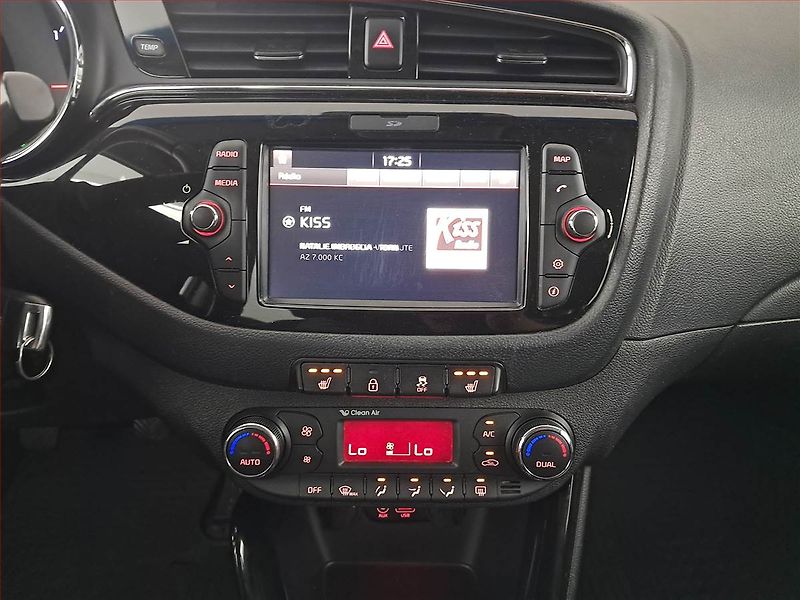 Kia Ceed (2017) 1.6 GDI, Serv.kniha, Navi - fotka 12 z 19