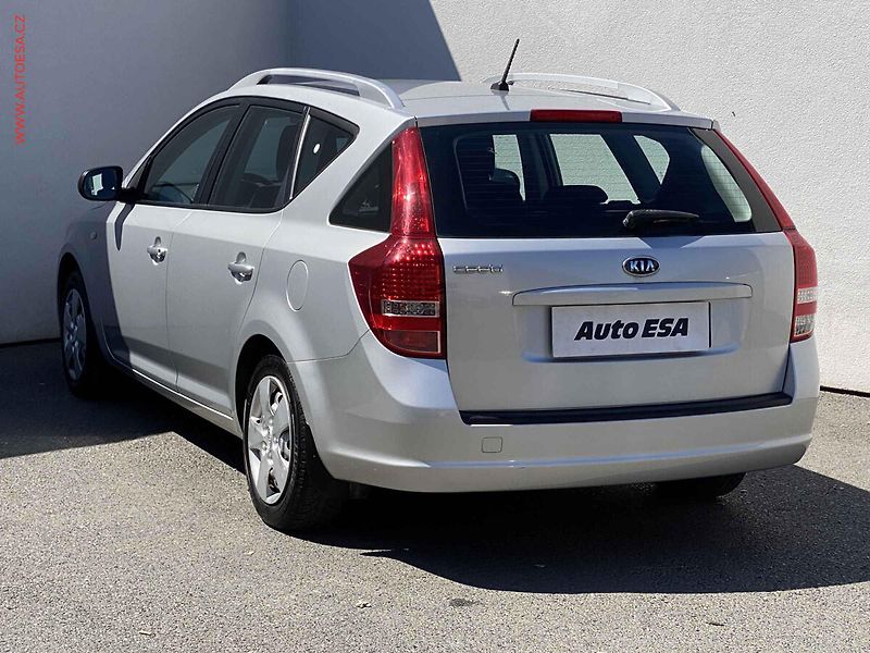 Kia Ceed (2010) 1.4 CVVT, Klima - fotka 6 z 15