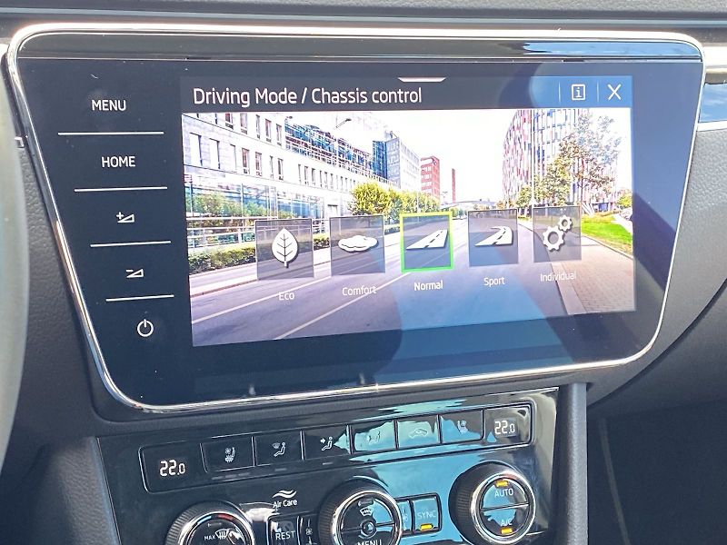 Škoda Superb (2023) Combi 2.0 TDI 4x4 DSG L&K - fotka 25 z 44