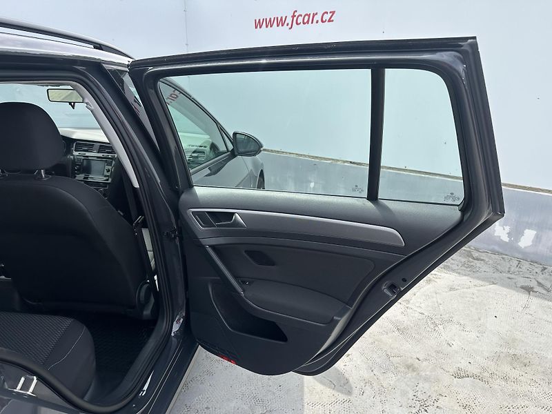 Volkswagen Golf (2018) 1.0TSI ser.knížka nová TK - fotka 16 z 27