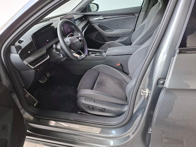 Škoda Superb (2025) SPORTLINE 110/2.0 A7A - fotka 8 z 28