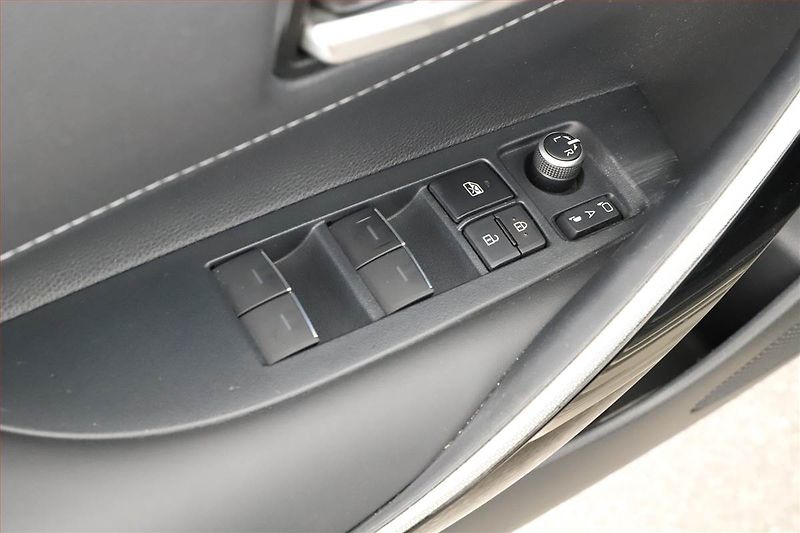 Toyota Corolla (2021) Style 2.0 Hybrid, Automat, ČR - fotka 15 z 15