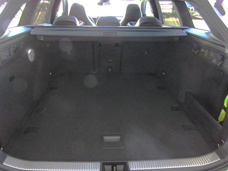Volkswagen Passat R-Line People 2,0 TDI 110 kW - fotka 15 z 30