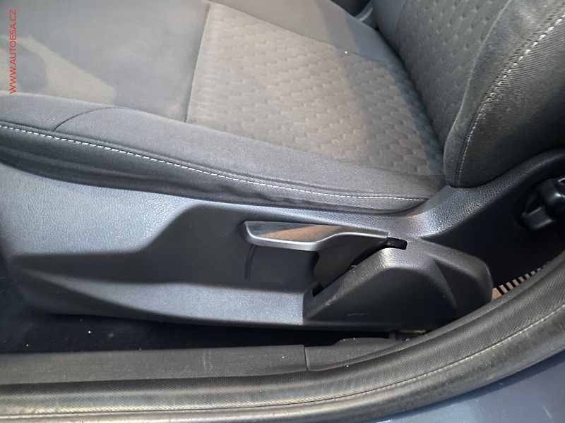 Ford Focus (2014) 1.6 TDCI, AC - fotka 14 z 16