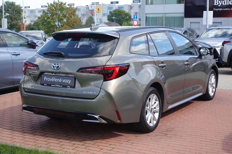 Toyota Corolla 2,0HSD e-CVT Comfort Tech - fotka 4 z 33