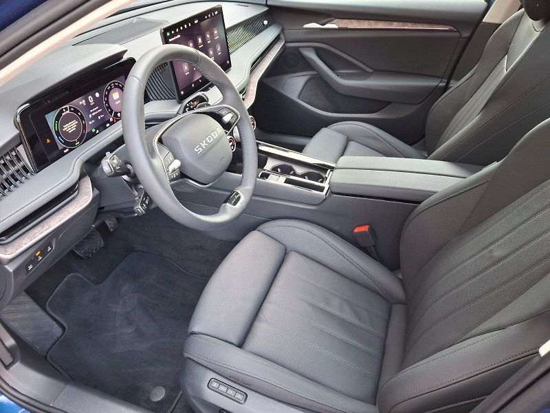 Škoda Superb (2025) Combi iV L&K DSG 1,5TSi 150kW - fotka 6 z 35