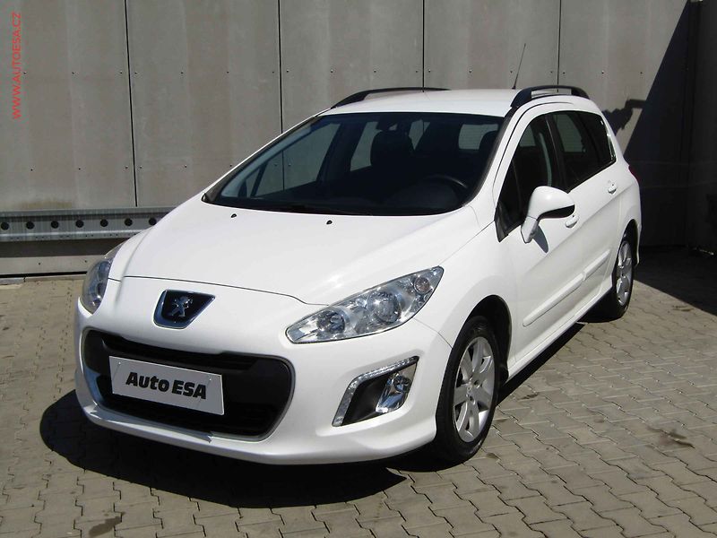 Peugeot 308 (2013) 1.6 HDi, ČR, AC, temp, tažné - fotka 3 z 17