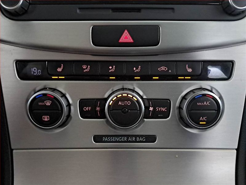Volkswagen Passat (2014) 2.0 TDI, Automat, Xenony - fotka 19 z 21