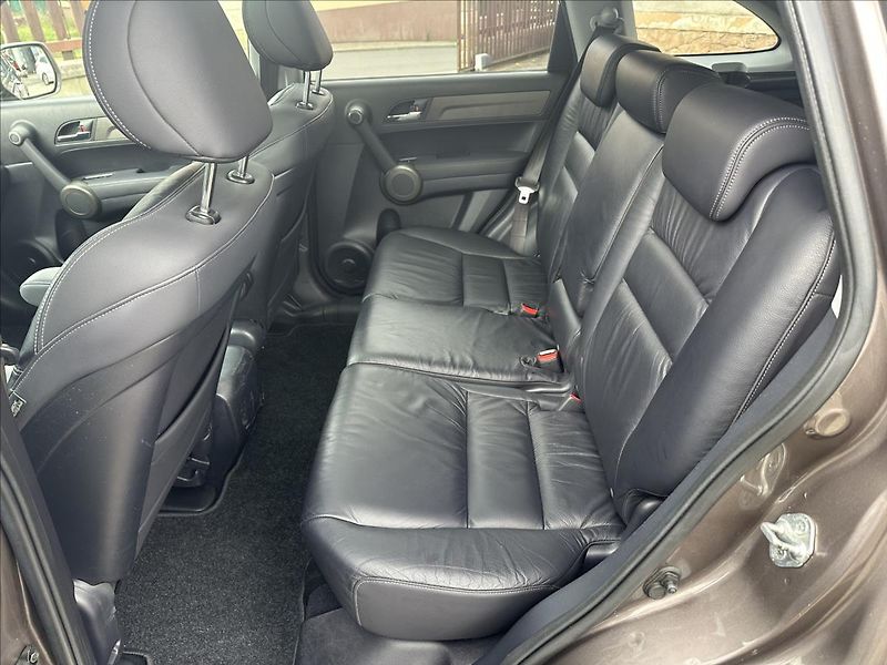 Honda CR-V 2,0 4x4 Executive TAŽNÉ TOP - fotka 13 z 26