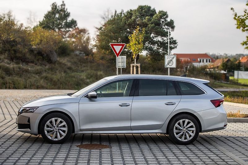 Škoda Octavia - fotka 6 z 31