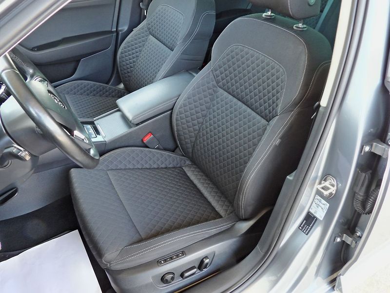 Škoda Superb 2.0TDI Style Serviska Tažné We - fotka 24 z 39