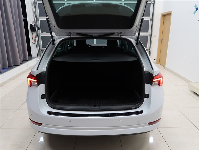 Škoda Octavia 2,0 TDI VÝHŘEV 1. MAJ ČR DPH - fotka 40 z 47