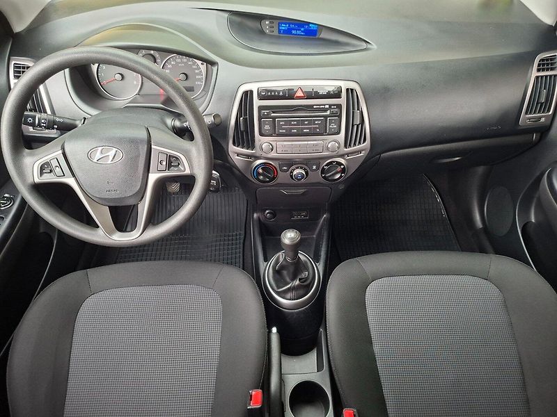 Hyundai i20 (2012) 1.2i 63kW -KLIMATIZACE-S.KNIHA - fotka 11 z 29