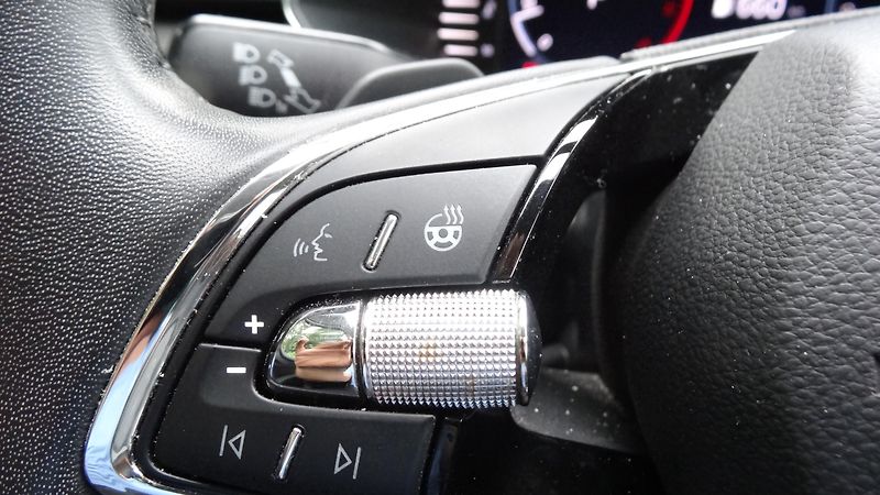 Škoda Superb Kombi 2.0TDi DSG Style plus - fotka 32 z 40