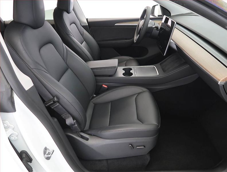 Tesla Model Y (2023) Performance 79kWh, SoH 93% - fotka 9 z 33