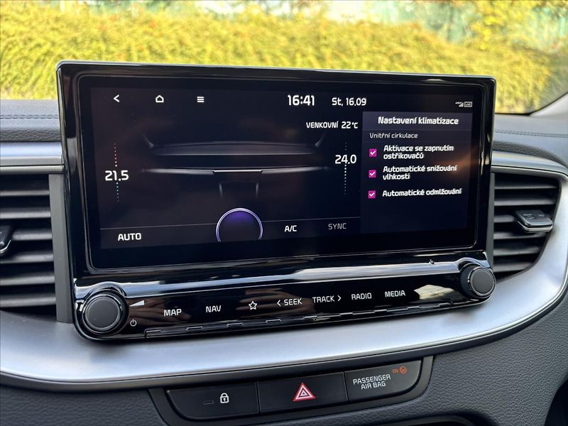 Kia Ceed 1,5 TGDi TOP ZÁRUKA CARPLAY - fotka 24 z 39