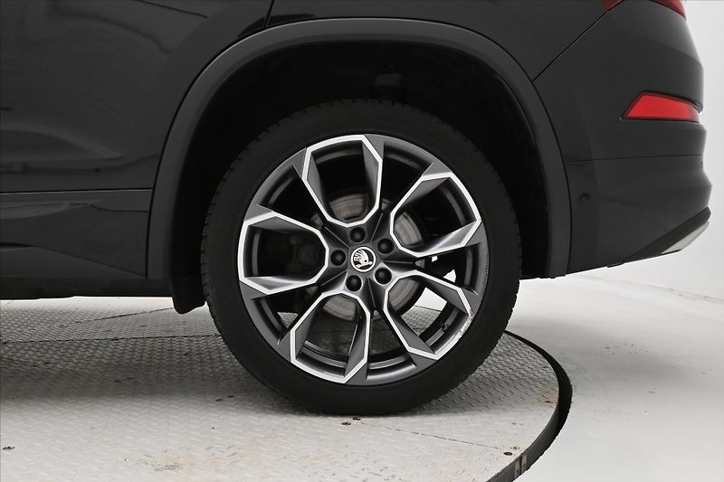 Škoda Kodiaq 2,0 TDI 147kW DSG 4x4 Sport LI - fotka 33 z 33