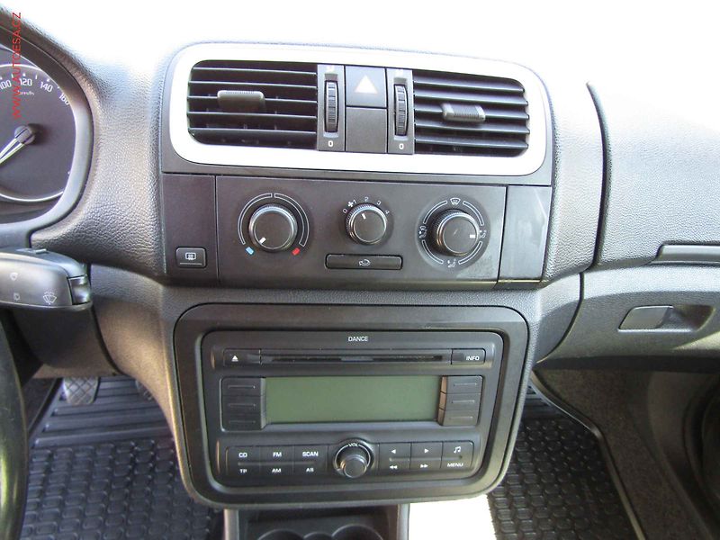 Škoda Fabia (2008) 1.2 i, ČR, STK5/28 - fotka 14 z 17