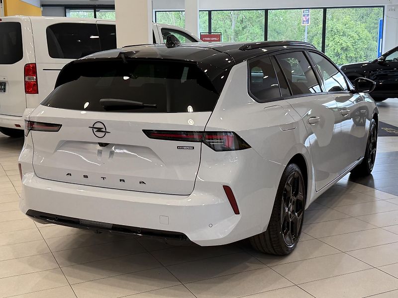 Opel Astra (2026) ULTIMATE 1.2 TURBO Hybrid - fotka 6 z 21