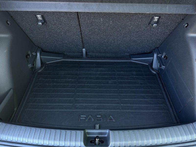 Škoda Fabia 1.0TSi DSG Monte Carlo 116PS B - fotka 42 z 43