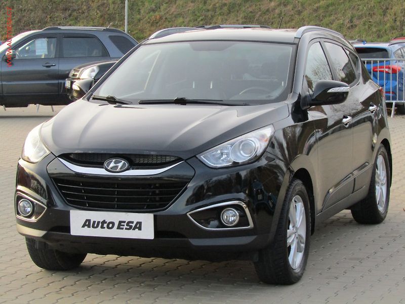 Hyundai ix35 (2012) 2.0 CRDi 4x4, ČR, AC, park - fotka 3 z 21