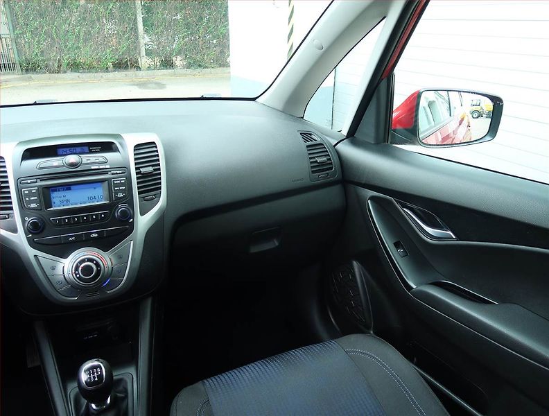 Hyundai ix20 (2014) 1.4 CVVT, Park. senzory - fotka 8 z 16