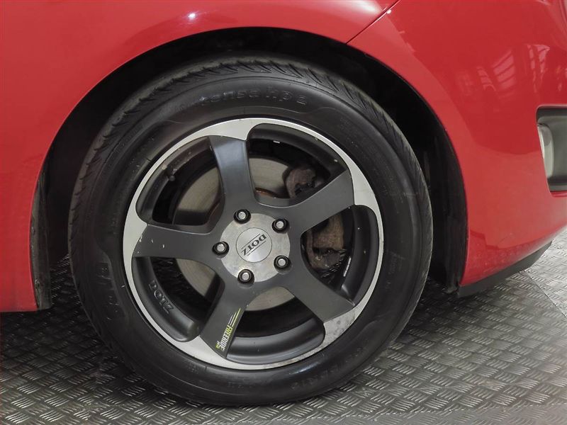 Kia Venga (2010) 1.4 CRDi, nová STK - fotka 14 z 17