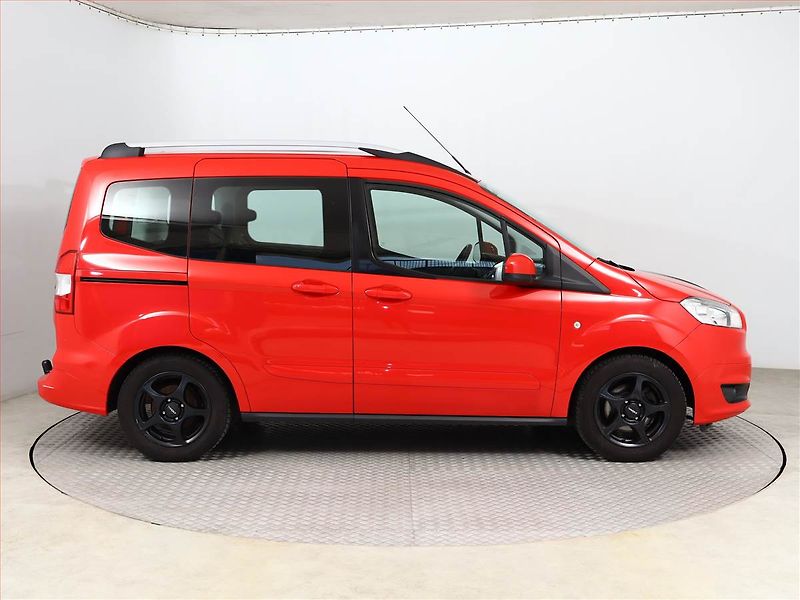 Ford Tourneo Courier (2017) Trend 1.0 EcoBoost, 5Míst, ČR - fotka 6 z 15