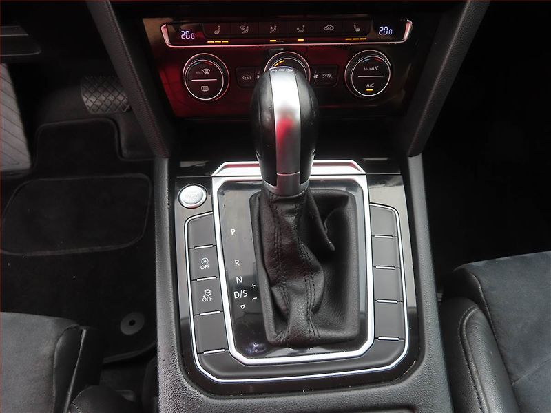 Volkswagen Passat (2015) 2.0 TDI, Automat, Kůže, Navi - fotka 13 z 21