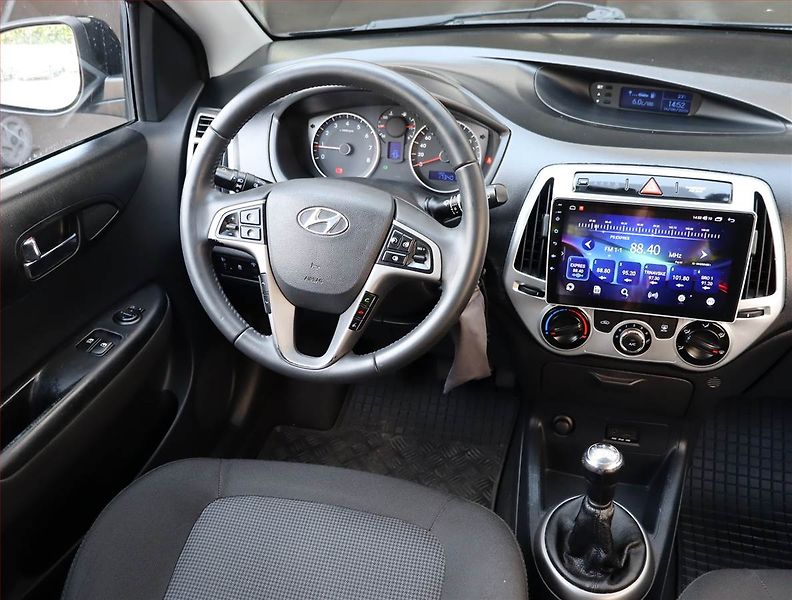 Hyundai i20 (2015) 1.2, Serv.kniha, Navi - fotka 7 z 19